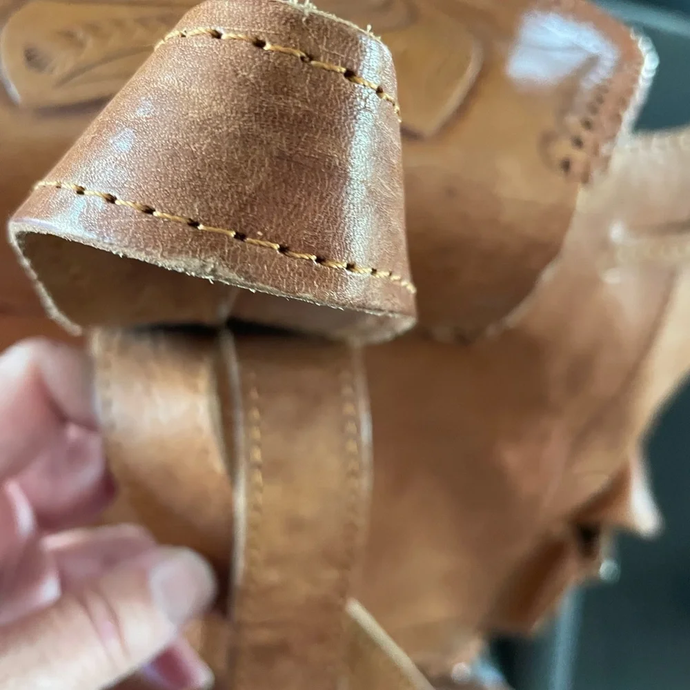 Handcrafted Leather Backpack - Picture 5 of 7